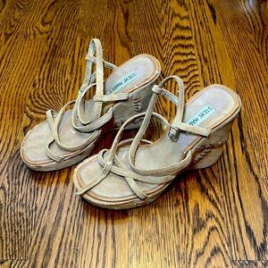 STEVE MADDEN women’s size 6 wedges